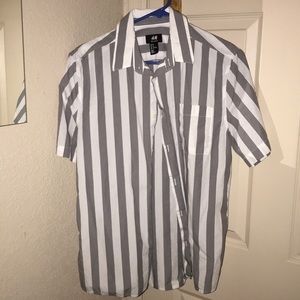 Short sleeve button down